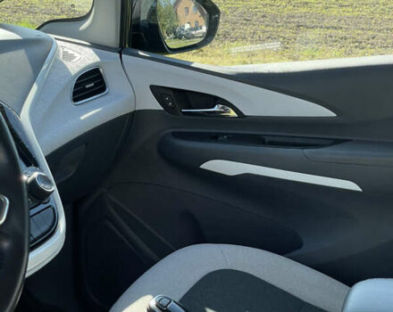 Серый Шевроле Bolt EV, объемом двигателя 0 л и пробегом 99 тыс. км за 16300 $, фото 16 на Automoto.ua