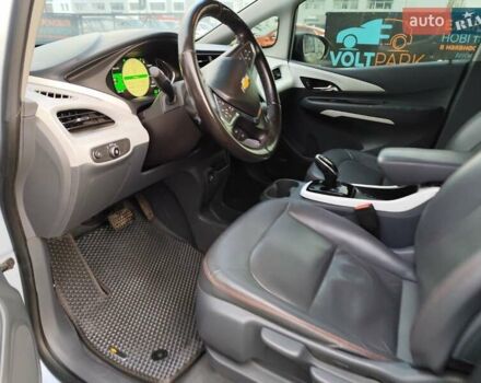 Серый Шевроле Bolt EV, объемом двигателя 0 л и пробегом 110 тыс. км за 14444 $, фото 50 на Automoto.ua