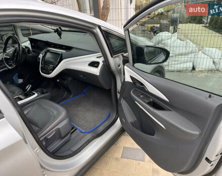 Серый Шевроле Bolt EV, объемом двигателя 0 л и пробегом 103 тыс. км за 14250 $, фото 7 на Automoto.ua