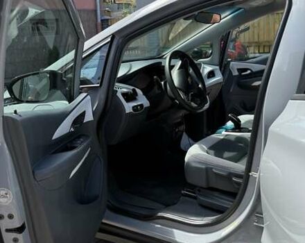 Серый Шевроле Bolt EV, объемом двигателя 0 л и пробегом 91 тыс. км за 14999 $, фото 5 на Automoto.ua