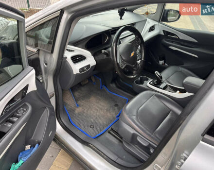 Серый Шевроле Bolt EV, объемом двигателя 0 л и пробегом 103 тыс. км за 14250 $, фото 5 на Automoto.ua