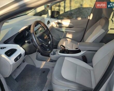 Серый Шевроле Bolt EV, объемом двигателя 0 л и пробегом 41 тыс. км за 17200 $, фото 3 на Automoto.ua