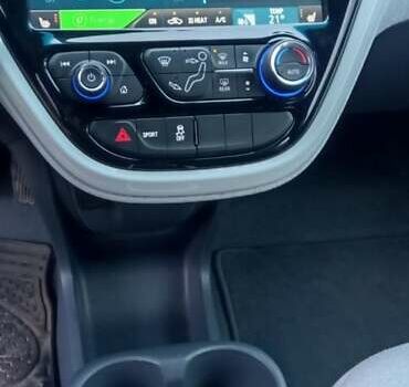 Серый Шевроле Bolt EV, объемом двигателя 0 л и пробегом 97 тыс. км за 12850 $, фото 5 на Automoto.ua