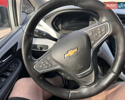Серый Шевроле Bolt EV, объемом двигателя 0 л и пробегом 103 тыс. км за 14250 $, фото 17 на Automoto.ua