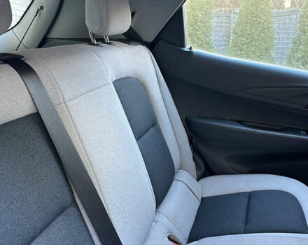 Сірий Шевроле Bolt EV, об'ємом двигуна 0 л та пробігом 50 тис. км за 15100 $, фото 5 на Automoto.ua