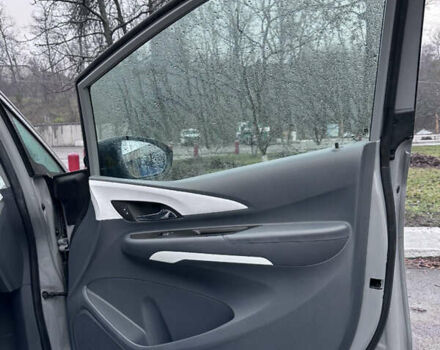 Сірий Шевроле Bolt EV, об'ємом двигуна 0 л та пробігом 80 тис. км за 16000 $, фото 24 на Automoto.ua
