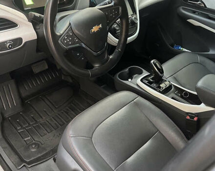 Серый Шевроле Bolt EV, объемом двигателя 0 л и пробегом 52 тыс. км за 17700 $, фото 4 на Automoto.ua