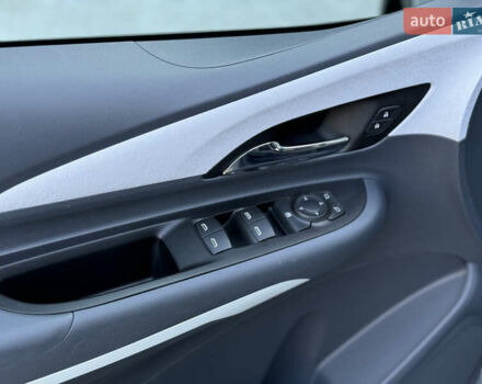 Серый Шевроле Bolt EV, объемом двигателя 0 л и пробегом 64 тыс. км за 16000 $, фото 10 на Automoto.ua