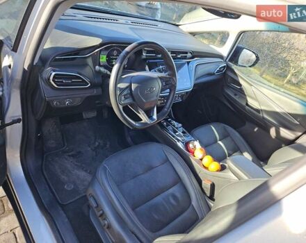 Серый Шевроле Bolt EV, объемом двигателя 0 л и пробегом 48 тыс. км за 18400 $, фото 5 на Automoto.ua