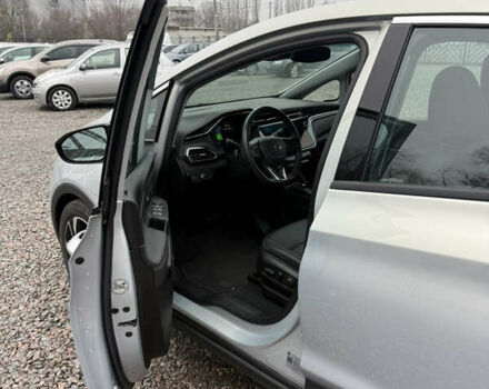 Серый Шевроле Bolt EV, объемом двигателя 0 л и пробегом 9 тыс. км за 24900 $, фото 6 на Automoto.ua