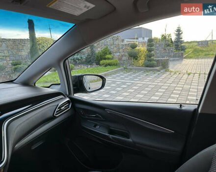 Серый Шевроле Bolt EV, объемом двигателя 0 л и пробегом 22 тыс. км за 17499 $, фото 73 на Automoto.ua