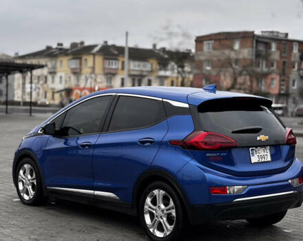 Синий Шевроле Bolt EV, объемом двигателя 0 л и пробегом 101 тыс. км за 14200 $, фото 3 на Automoto.ua