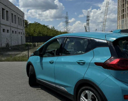 Синий Шевроле Bolt EV, объемом двигателя 0 л и пробегом 105 тыс. км за 15900 $, фото 5 на Automoto.ua