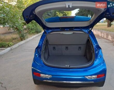 Синий Шевроле Bolt EV, объемом двигателя 0 л и пробегом 7 тыс. км за 16900 $, фото 2 на Automoto.ua