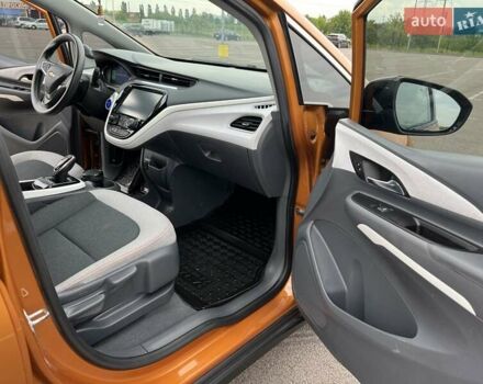 Помаранчевий Шевроле Bolt EV, об'ємом двигуна 0 л та пробігом 97 тис. км за 15200 $, фото 24 на Automoto.ua