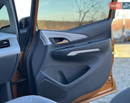 Оранжевый Шевроле Bolt EV, объемом двигателя 0 л и пробегом 111 тыс. км за 13750 $, фото 84 на Automoto.ua