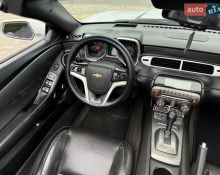 Белый Шевроле Камаро, объемом двигателя 3.56 л и пробегом 154 тыс. км за 12900 $, фото 13 на Automoto.ua