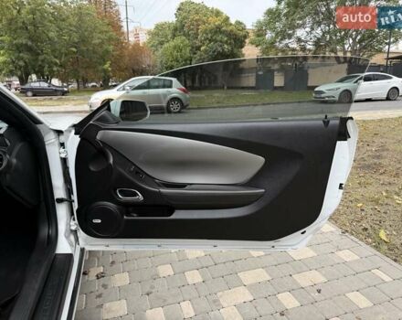 Белый Шевроле Камаро, объемом двигателя 3.56 л и пробегом 154 тыс. км за 12900 $, фото 35 на Automoto.ua