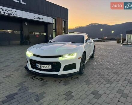 Белый Шевроле Камаро, объемом двигателя 3.56 л и пробегом 180 тыс. км за 13700 $, фото 5 на Automoto.ua