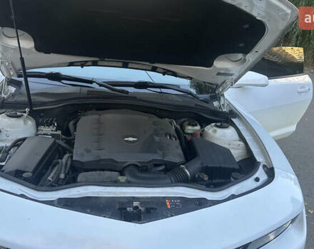 Белый Шевроле Камаро, объемом двигателя 3.6 л и пробегом 119 тыс. км за 18000 $, фото 10 на Automoto.ua