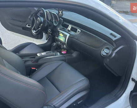 Белый Шевроле Камаро, объемом двигателя 3.6 л и пробегом 119 тыс. км за 18000 $, фото 4 на Automoto.ua