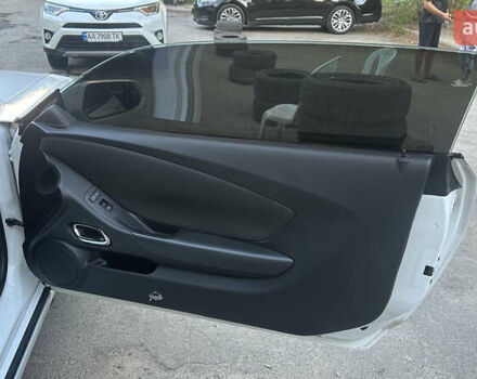 Белый Шевроле Камаро, объемом двигателя 3.6 л и пробегом 119 тыс. км за 18000 $, фото 5 на Automoto.ua