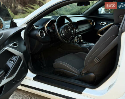 Шевроле Камаро 2016 в Харькове на Automoto.ua Белый Шевроле Камаро, объемом двигателя 2 л и пробегом 118 тыс. км за 16500 $, фото 27 на Automoto.ua