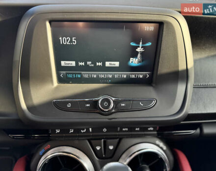 Белый Шевроле Камаро, объемом двигателя 2 л и пробегом 103 тыс. км за 18555 $, фото 25 на Automoto.ua