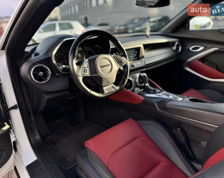 Белый Шевроле Камаро, объемом двигателя 2 л и пробегом 103 тыс. км за 18555 $, фото 27 на Automoto.ua