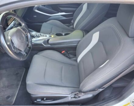 Білий Шевроле Камаро, об'ємом двигуна 2 л та пробігом 72 тис. км за 8900 $, фото 6 на Automoto.ua