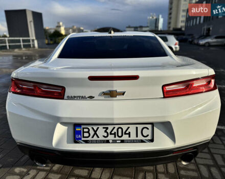 Белый Шевроле Камаро, объемом двигателя 2 л и пробегом 103 тыс. км за 18555 $, фото 7 на Automoto.ua