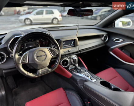 Белый Шевроле Камаро, объемом двигателя 2 л и пробегом 103 тыс. км за 18555 $, фото 30 на Automoto.ua