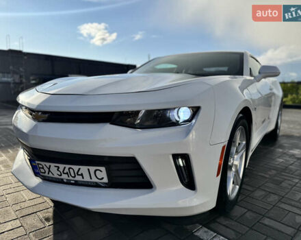 Белый Шевроле Камаро, объемом двигателя 2 л и пробегом 103 тыс. км за 18555 $, фото 12 на Automoto.ua