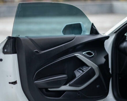 Шевроле Камаро 2016 в Харькове на Automoto.ua Белый Шевроле Камаро, объемом двигателя 2 л и пробегом 118 тыс. км за 16500 $, фото 11 на Automoto.ua