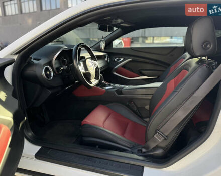 Белый Шевроле Камаро, объемом двигателя 2 л и пробегом 103 тыс. км за 18555 $, фото 54 на Automoto.ua