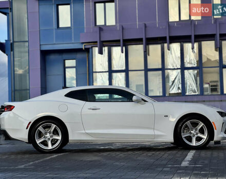 Белый Шевроле Камаро, объемом двигателя 2 л и пробегом 103 тыс. км за 18555 $, фото 42 на Automoto.ua