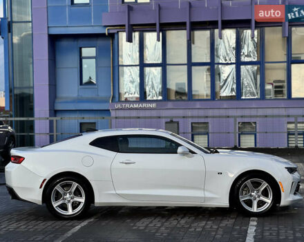 Белый Шевроле Камаро, объемом двигателя 2 л и пробегом 103 тыс. км за 18555 $, фото 43 на Automoto.ua