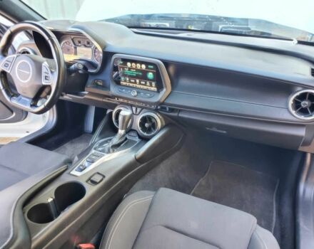 Білий Шевроле Камаро, об'ємом двигуна 2 л та пробігом 72 тис. км за 8900 $, фото 10 на Automoto.ua
