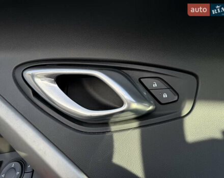 Белый Шевроле Камаро, объемом двигателя 2 л и пробегом 103 тыс. км за 18555 $, фото 19 на Automoto.ua