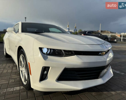 Белый Шевроле Камаро, объемом двигателя 2 л и пробегом 103 тыс. км за 18555 $, фото 5 на Automoto.ua