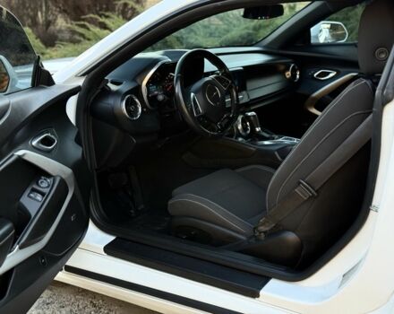 Белый Шевроле Камаро, объемом двигателя 2 л и пробегом 118 тыс. км за 13999 $, фото 13 на Automoto.ua