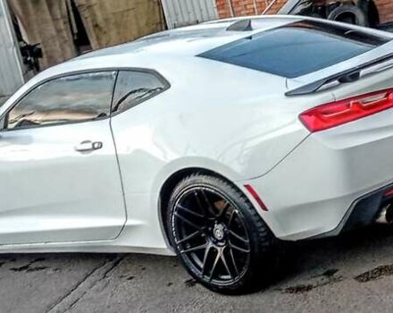 Белый Шевроле Камаро, объемом двигателя 2 л и пробегом 119 тыс. км за 9950 $, фото 3 на Automoto.ua