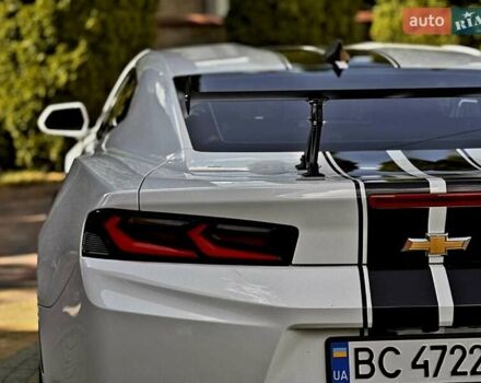 Білий Шевроле Камаро, об'ємом двигуна 2 л та пробігом 136 тис. км за 21500 $, фото 19 на Automoto.ua