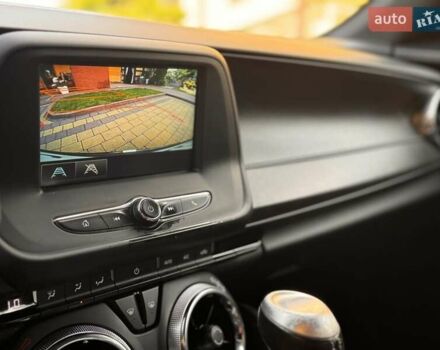 Білий Шевроле Камаро, об'ємом двигуна 2 л та пробігом 136 тис. км за 21500 $, фото 23 на Automoto.ua