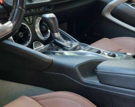 Белый Шевроле Камаро, объемом двигателя 2 л и пробегом 112 тыс. км за 18500 $, фото 8 на Automoto.ua