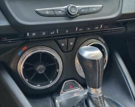 Белый Шевроле Камаро, объемом двигателя 2 л и пробегом 112 тыс. км за 18500 $, фото 9 на Automoto.ua