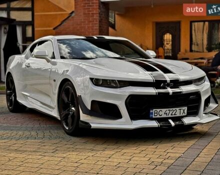 Белый Шевроле Камаро, объемом двигателя 2 л и пробегом 140 тыс. км за 20400 $, фото 1 на Automoto.ua