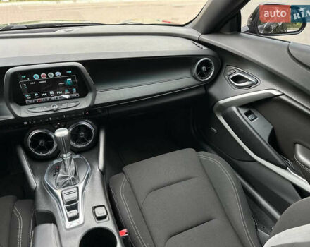 Черный Шевроле Камаро, объемом двигателя 2 л и пробегом 122 тыс. км за 15950 $, фото 25 на Automoto.ua