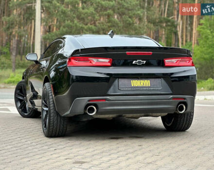 Черный Шевроле Камаро, объемом двигателя 2 л и пробегом 122 тыс. км за 15950 $, фото 19 на Automoto.ua