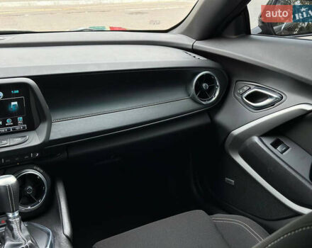 Черный Шевроле Камаро, объемом двигателя 2 л и пробегом 122 тыс. км за 15950 $, фото 26 на Automoto.ua